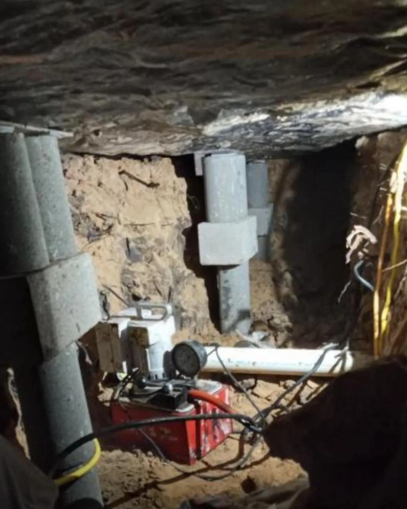 Hydraulic leveling equipment and supports beneath a residential structure